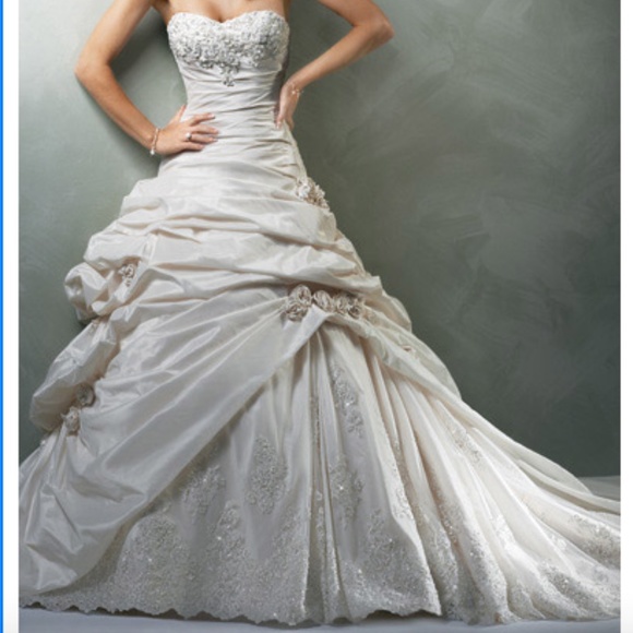 NWOT- Maggie Sottero Sabelle wedding dress NEVER WORN & Unaltered